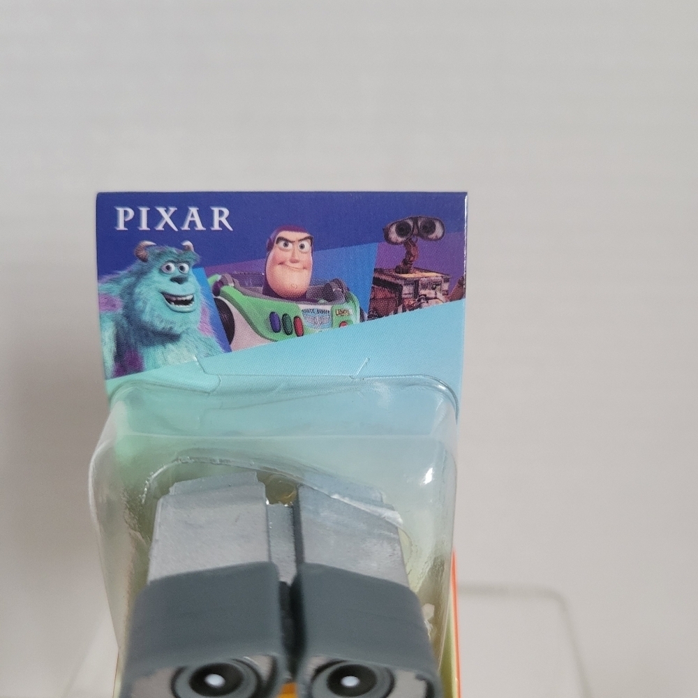 Pixar Mini WALL E Vinyl Figure *NEW* 2.5" 2024 Disney Pixar - Picture 2 of 6
